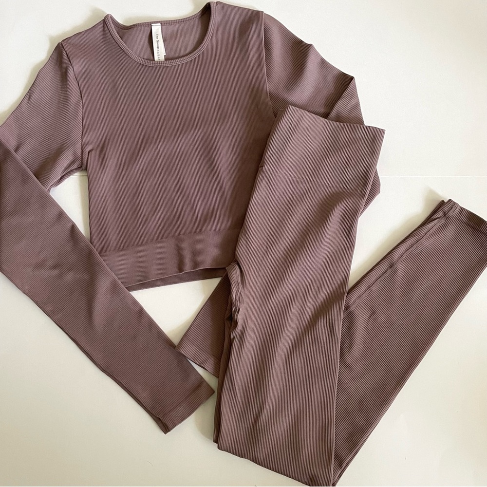 Aritzia The Group by Babaton Seamless Ribbed Set in Deep Taupe